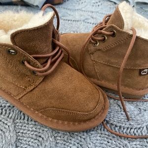 Toddler size 7 fur lined boots